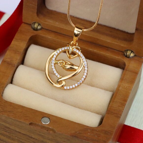 "Graceful Hand & Heart Rose Gold Pendant – Sparkling Circle Design, XPPT1554 - Picture 5 of 13